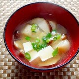 豆腐と焼き麩椎茸の味噌汁